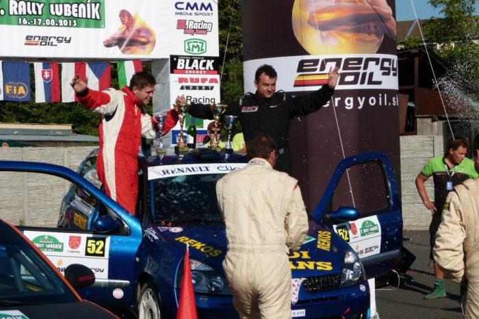 Ilustračný obrázok k článku Reportáž z Rally Lubeník: Super počasie, rýchle autá a krásne ženy