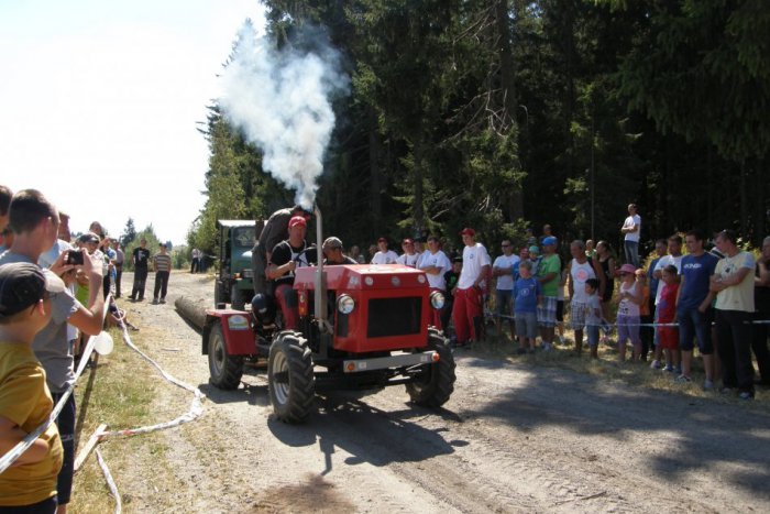Ilustračný obrázok k článku Pozrite si unikátne preteky: Takto si to rozdali jazdci na malotraktoroch!