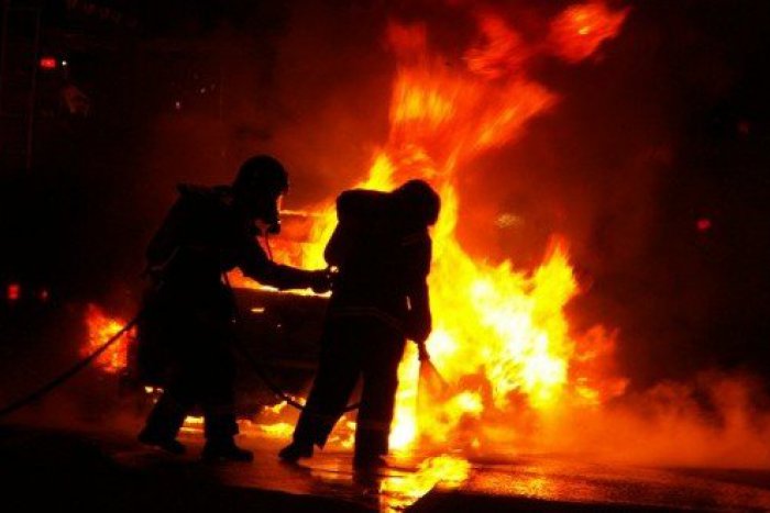 Ilustračný obrázok k článku Šokujúce chvíle v potravinách: Do obchodu vtrhli lupiči, ľudia si museli ľahnúť na zem!