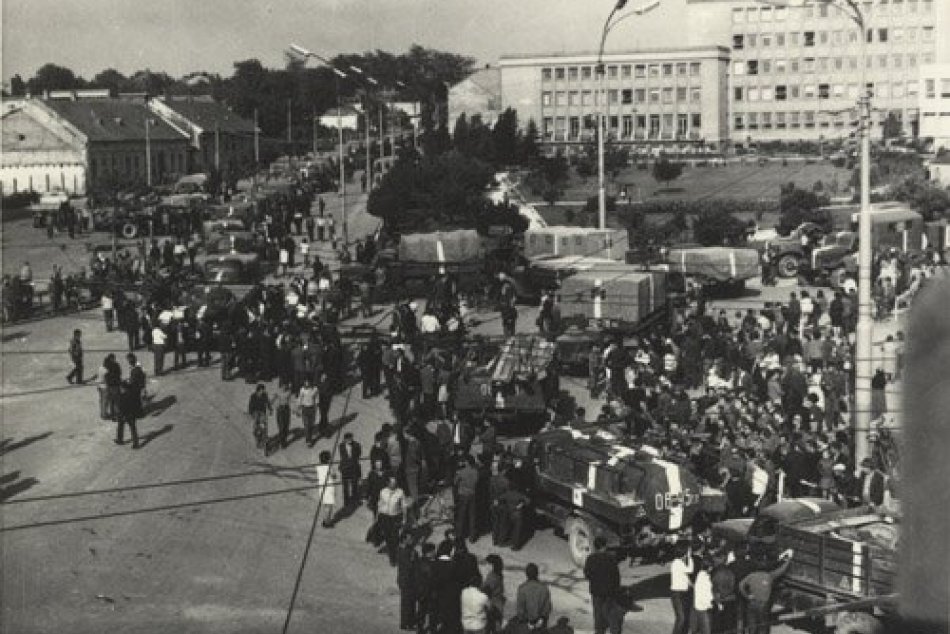 Ilustračný obrázok k článku Pozrite si unikátne fotky: Mrazivé momenty z augusta 1968 v uliciach Prešova
