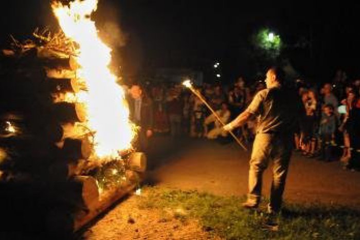 Ilustračný obrázok k článku Zábava, tanec a svätojánsky oheň: Takto v L. Jáne otvoria letnú sezónu!