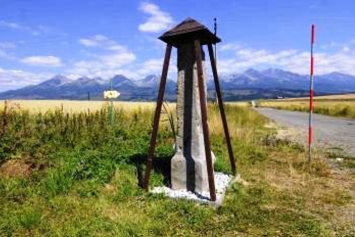 Ilustračný obrázok k článku V Štrbe sa podarilo zachrániť vzácny míľnik, pri ktorom údajne oddychoval Jánošík