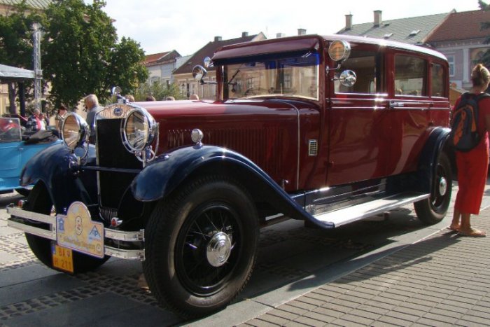 Ilustračný obrázok k článku Prehliadka historických vozidiel: Po Liptove sa prevážajú historické krásky