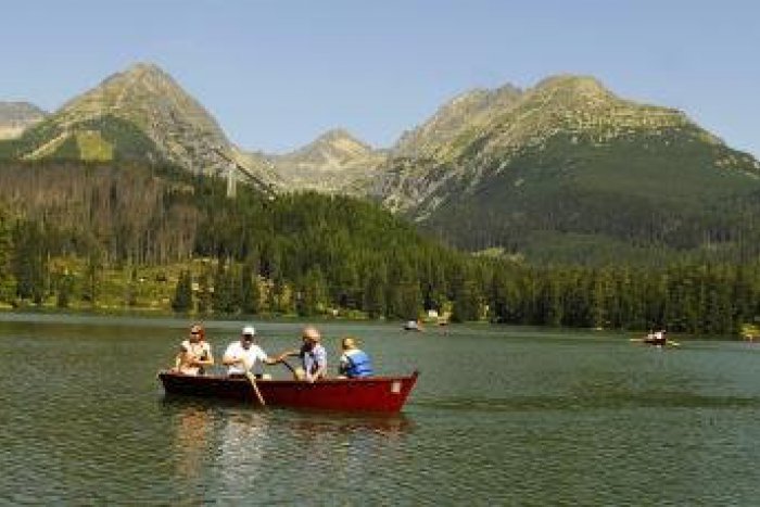 Ilustračný obrázok k článku Tohtoročná záhada na Štrbskom plese: Prečo je zelené?