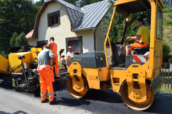 Ilustračný obrázok k článku Cestári svoj sľub splnili, výtlkom dali stopku: Celkovo sa v kraji opravilo 12,5 km ciest