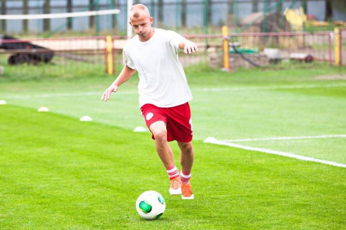 Ilustračný obrázok k článku Futbal v Okoličnom: dve červené karty, tri góly a sklamanie