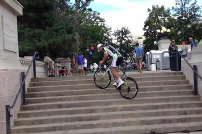 Ilustračný obrázok k článku Takto Peter Sagan baví Američanov: Schody pre neho nie sú žiadnou prekážkou