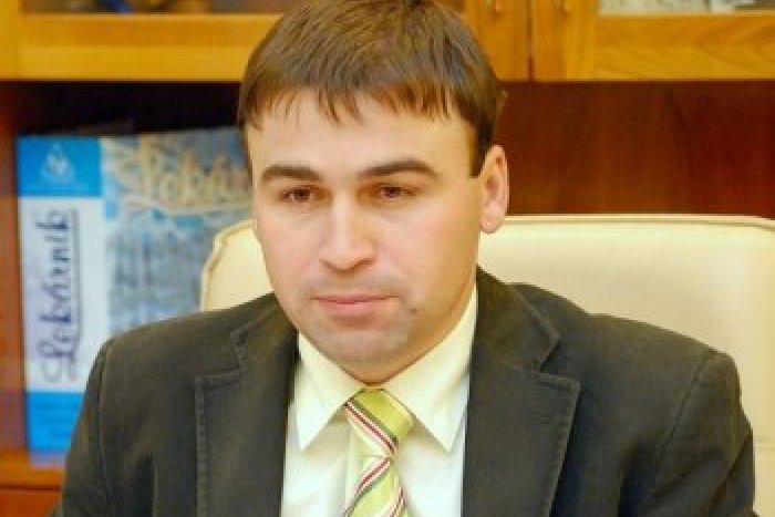 Ilustračný obrázok k článku Krupinský primátor Vazan má problém: Pre tento výrok na Facebooku!