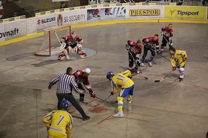 Ilustračný obrázok k článku Banskobystrická hokejbalová liga v novom ročníku: Vysoká úroveň pokračuje