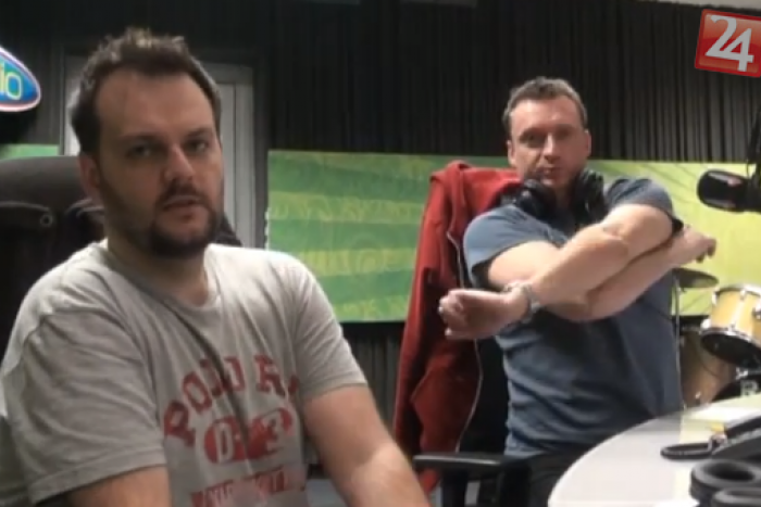 Ilustračný obrázok k článku Na michalovskom gymnáziu drali lavice známe mená: Študoval na ňom Ander z Košíc aj známy moderátor Junior