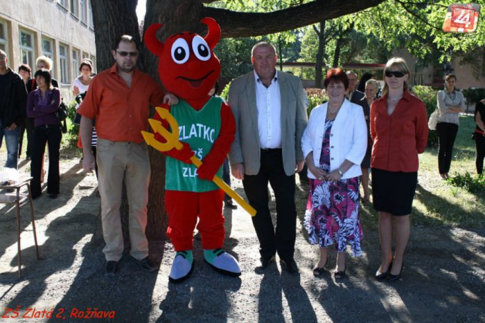 Ilustračný obrázok k článku Otvorenia roka na ZŠ Zlatá: Škola predstavila hymnu, došiel aj maskot Zlatko :)