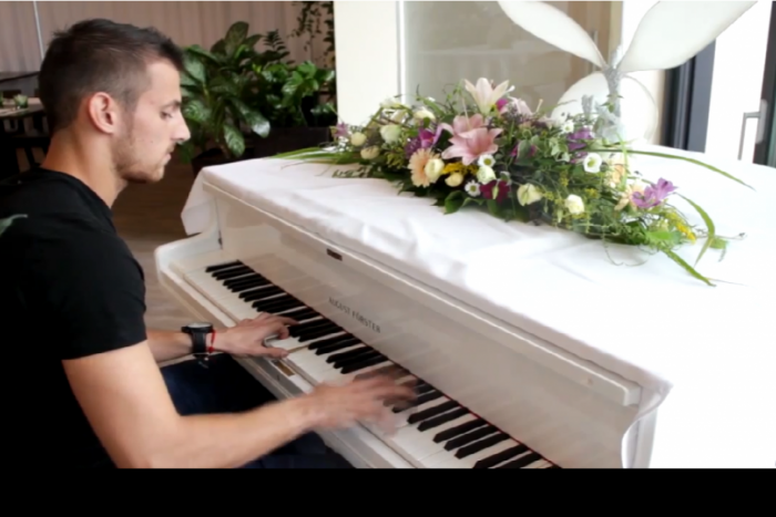 Ilustračný obrázok k článku Šikovné prsty Martina Dúbravku: Pozrite si, ako brankár Žiliny krotí klávesy