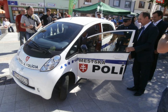 Ilustračný obrázok k článku Mestskí policajti sa hrdia elektromobilom: 100 km prejde za 2 eurá, zajazdil si aj primátor