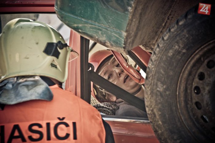 Ilustračný obrázok k článku Záchrana zraneného z havarovaného auta? Lučeneckí hasiči predviedli, že sú jednotky!