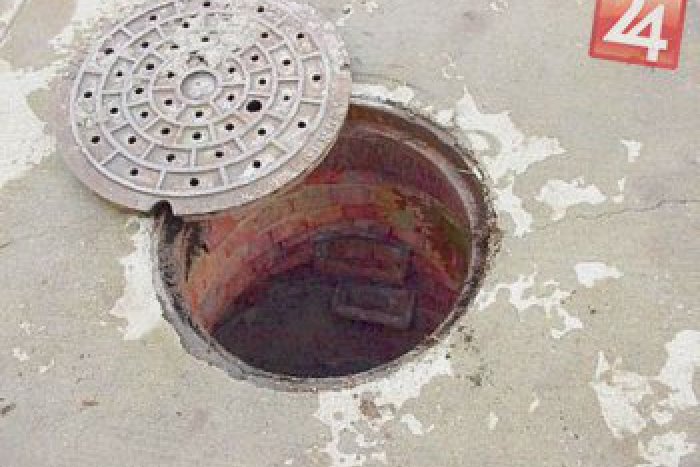 Ilustračný obrázok k článku Z rýchlostnej cesty R4 zmizli kanalizačné vpusty aj 18 odvodňovačov!