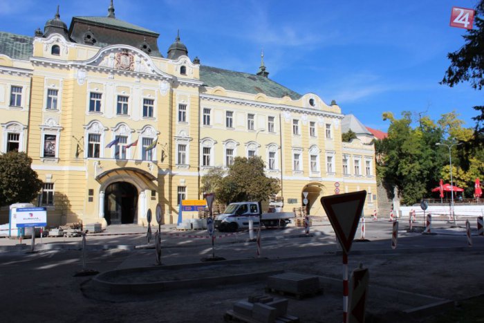 Ilustračný obrázok k článku Rekonštrukcia Župného námestia je v plnom prúde: Kruhový objazd ostane