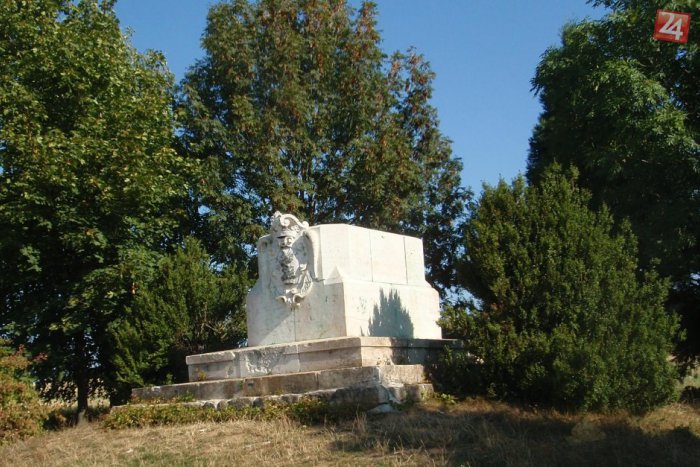 Ilustračný obrázok k článku Namiesto národnej pamiatky len prázdny podstavec: Kto chcel ukradnúť poltonového leva?!