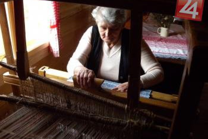 Ilustračný obrázok k článku Tradičné remeslo tkanie na krosnách: Je to môj osud, hovorí rodená Heľpianka