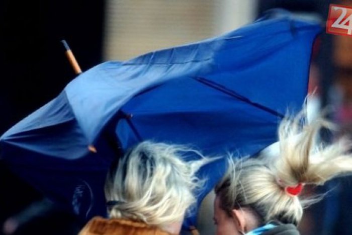 Ilustračný obrázok k článku Výstraha 2. stupňa pred silným vetrom: V našom okrese má duť rýchlosťou až 115 km/h