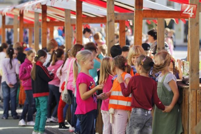 Ilustračný obrázok k článku Radnica bojuje s podvodmi: Vo Vrábľoch vyplácajú dávky v poukážkach!