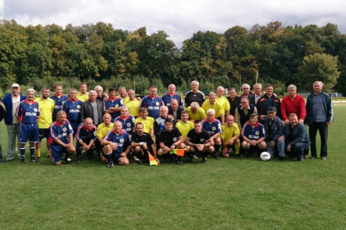 Ilustračný obrázok k článku OBRAZOM: Internacionáli Rožňavy a Košíc si pripomenuli 95. výročie organizovania futbalu