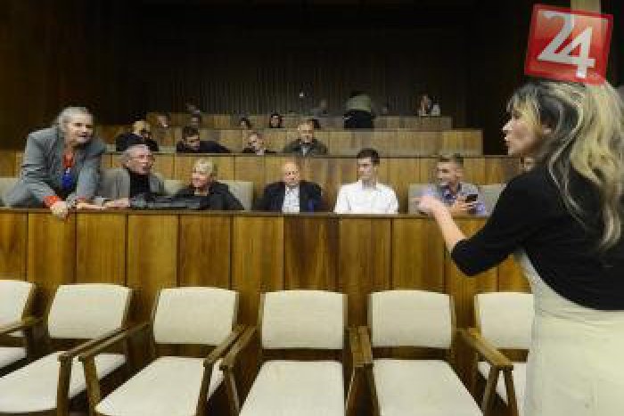 Ilustračný obrázok k článku Najskôr plamenný prejav, teraz zbiera podpisy!