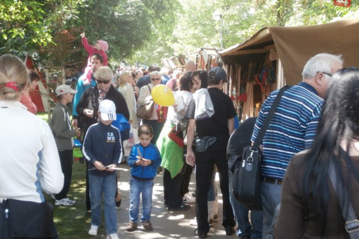 Ilustračný obrázok k článku Prehľad lákadiel zvolenského jarmoku: Kolotoče, 200 stánkov aj koncerty