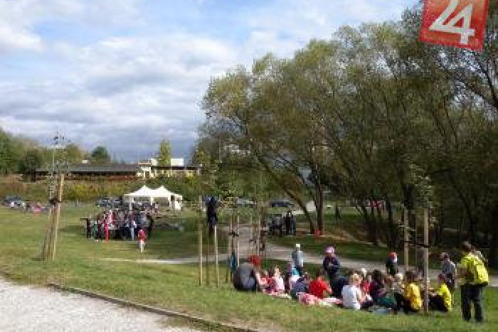 Ilustračný obrázok k článku Jedinečný festival v Sásovej: Obyvatelia si spolu užili umenie a maškrtili na pikniku