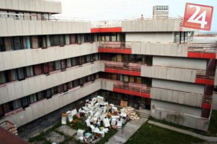 Ilustračný obrázok k článku Rekonštrukcia internátov sa odkladá. Bývanie je tam strašné, vraví prváčka Barbora