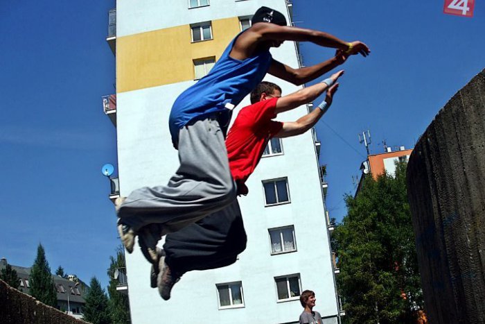 Ilustračný obrázok k článku Bystrickí parkouristi sa predvedú v Záhrade: Pozrite si ich krkolomné kúsky na vlastné oči