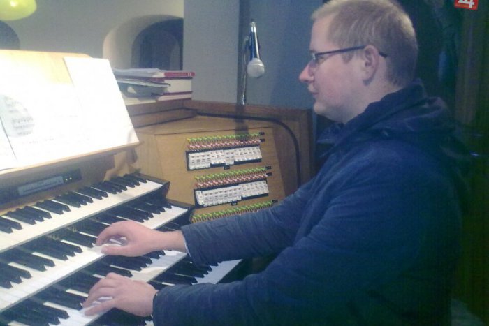 Ilustračný obrázok k článku Mladý Bystričan s naozaj netradičným hobby: Absolvent Tajáku študuje hru na organe