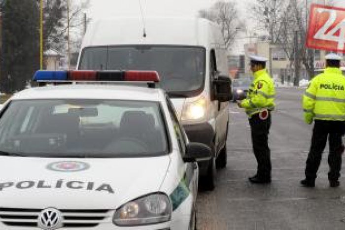 Ilustračný obrázok k článku Michalovskí policajti v akcii: Na cestách traja opití vodiči, jeden dokonca havaroval!
