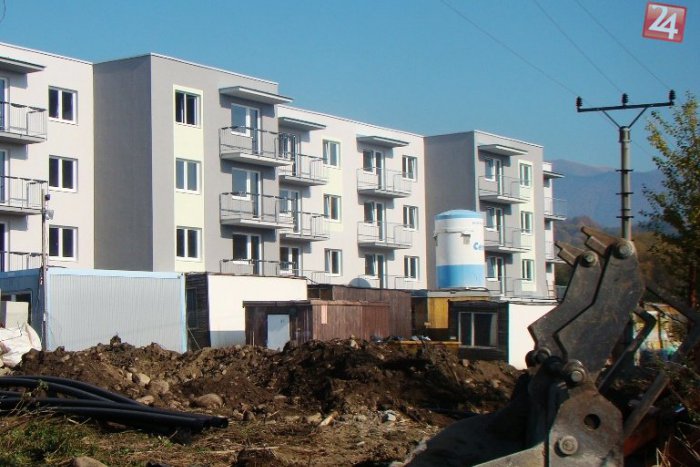 Ilustračný obrázok k článku Sťahovanie nábytku skončilo ako v zlom sne: Juraj (57) spadol zo 4. poschodia paneláku!