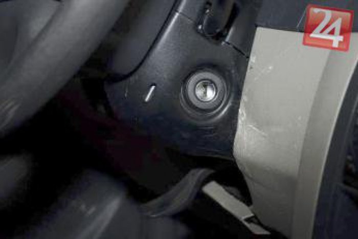 Ilustračný obrázok k článku Na Západe vyčíňal autičkár: Majiteľovi fabie zostali len oči pre plač