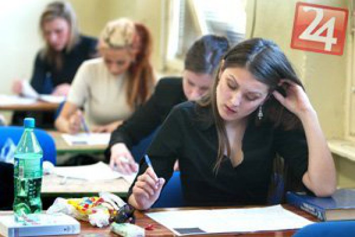 Ilustračný obrázok k článku Vláda schválila novelu: V triedach bude viac žiakov a jazykový certifikát už maturitu nenahradí