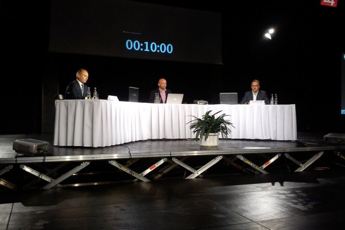 Ilustračný obrázok k článku Predvolebný duel Maňka vs. Kaník: Napätá diskusia a sála praskajúca vo švíkoch!