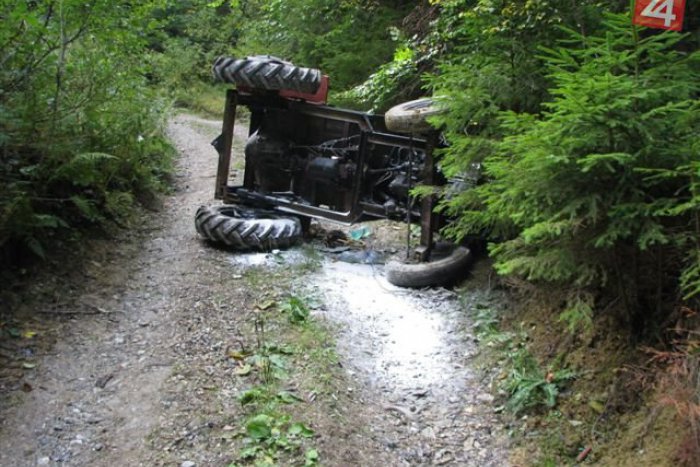 Ilustračný obrázok k článku Posádka mala viac šťastia ako rozumu: Traktorista (42) nevlastní vodičák, navyše nafúkal tri promile!