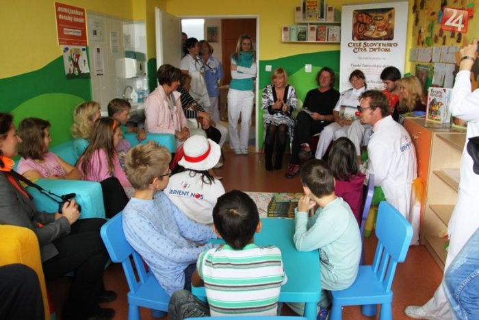 Ilustračný obrázok k článku Celé Slovensko číta deťom: V Poprade čítal viceprimátor i primárka detského oddelenia