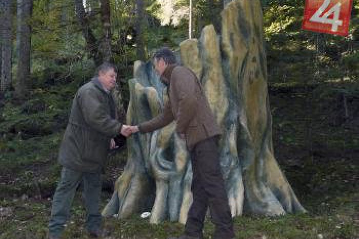 Ilustračný obrázok k článku Monument zo živice a piesku: V lesníckom skanzene odhalili torzo Dobročskej jedle