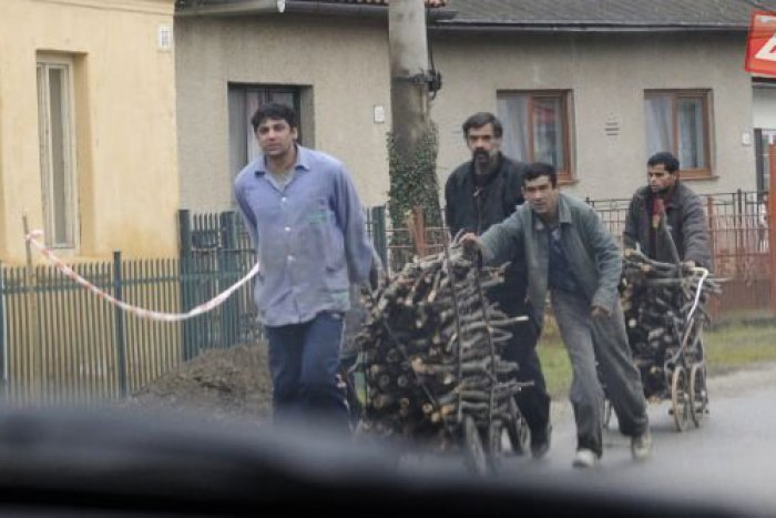 Ilustračný obrázok k článku Boj o hlasy v plnom prúde: Aha, ako to podľa Rómov skúšajú kandidáti v Humennom!