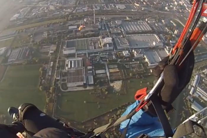 Ilustračný obrázok k článku Úchvatné zábery, ktoré musíte vidieť: Mesto Humenné očami paraglidistu!