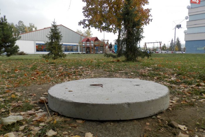 Ilustračný obrázok k článku Miznutie poklopov v Spišskej: Zlodeji prichádzajú o chlebíček, tento nápad ich musí štvať!