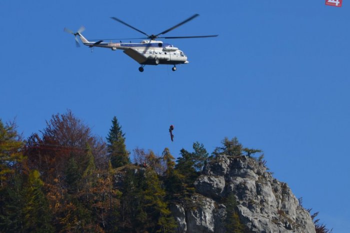 Ilustračný obrázok k článku Záchranár, pes a MI 117 dokážu človeku zachrániť život