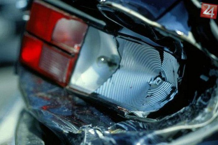 Ilustračný obrázok k článku Na Západe sa zrazila dodávka s nákladiakom: Vodič (23) išiel na červenú!