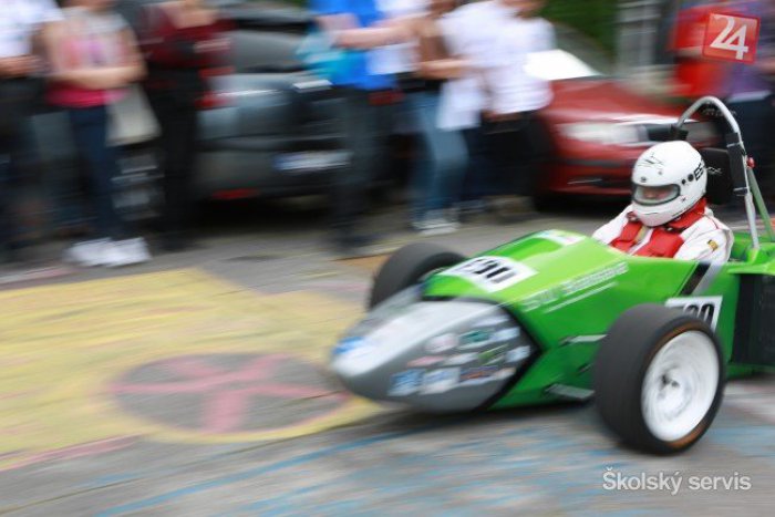 Ilustračný obrázok k článku Študenti STU súťažili so svojimi formulami po celom svete: Teraz ich predvedú v našich mestách