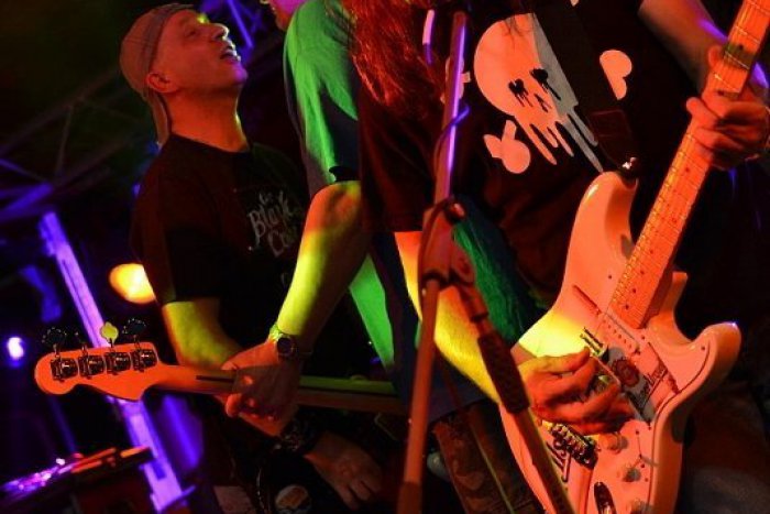 Ilustračný obrázok k článku 5. ročník Sitňanfestu: Príde Totální nasazení aj Alkehol