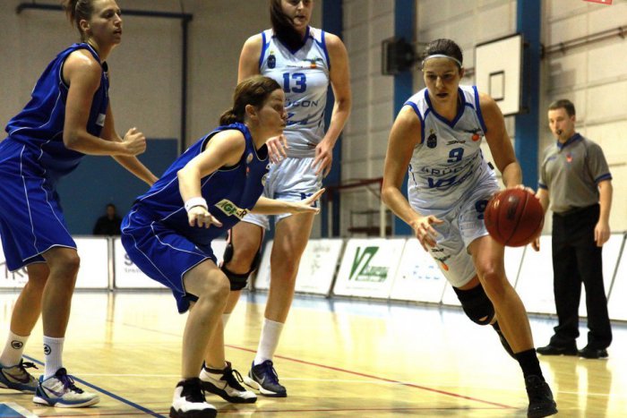 Ilustračný obrázok k článku Naše basketbalistky v šoku: Počas zápasu im vykradli šatňu, zmizla im aj spodná bielizeň!