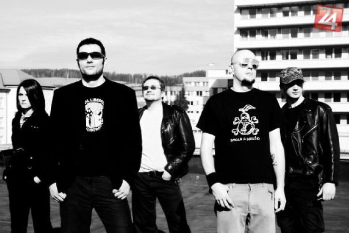 Ilustračný obrázok k článku Kapela Smola a Hrušky zavíta do Zvolena: Cez koncert budú púšťať aj dokument