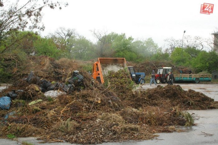 Ilustračný obrázok k článku Sťažnosti obyvateľov nepomohli: Zberový dvor odpadu v bývalých kasárňach bude!