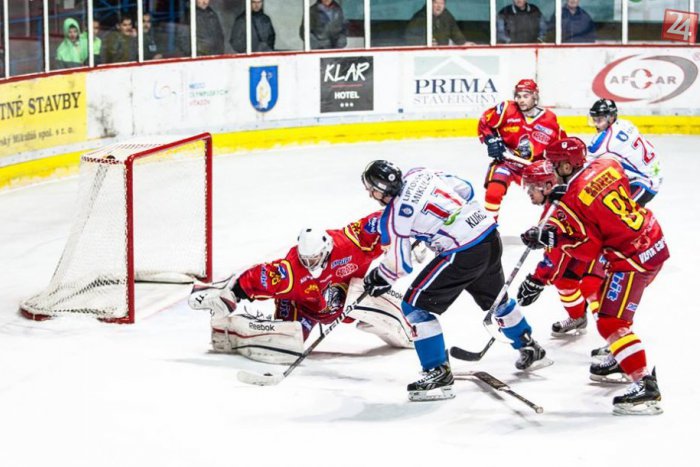 Ilustračný obrázok k článku Hokejisti MHK 32 zavelili na obrat príliš neskoro: Senica vyhrala o gól